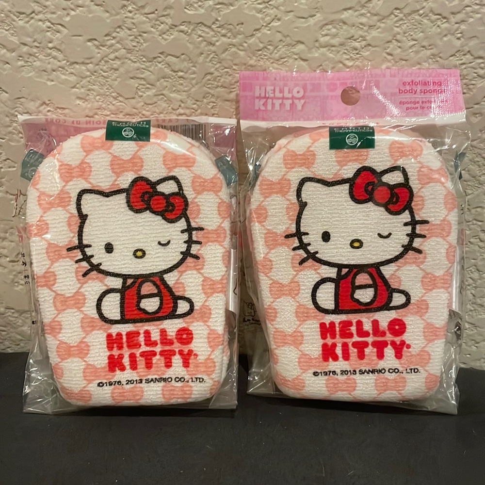 2 Earth Therapeutics Hello Kitty Exfoliating Body Sponge - New